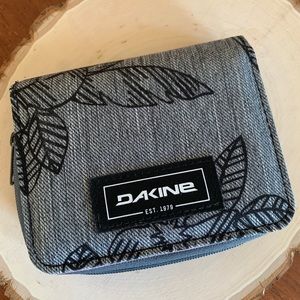 Dakine wallet